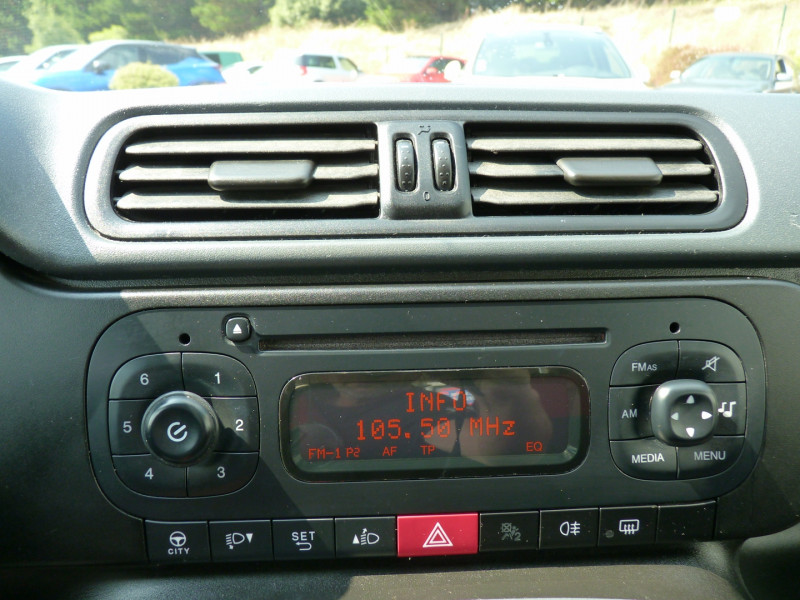 Photo 9 de l'offre de FIAT PANDA 1.2 8V 69CH à 7990€ chez Vent d'ouest automobiles