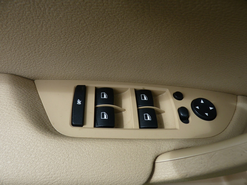 Photo 14 de l'offre de BMW X1 (E84) SDRIVE18D 143CH LOUNGE PLUS à 13490€ chez Vent d'ouest automobiles