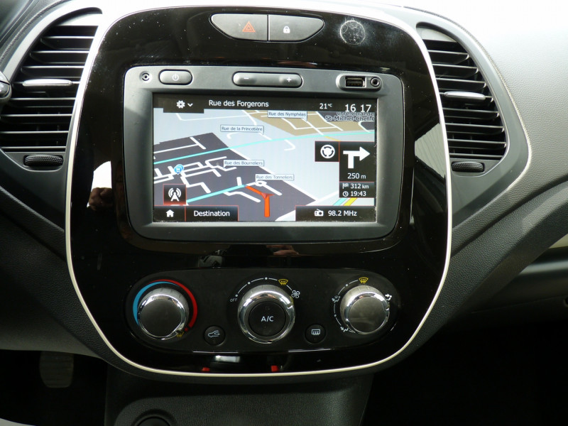 Photo 10 de l'offre de RENAULT CAPTUR 1.5 DCI 90CH ENERGY BUSINESS EURO6C à 12490€ chez Vent d'ouest automobiles