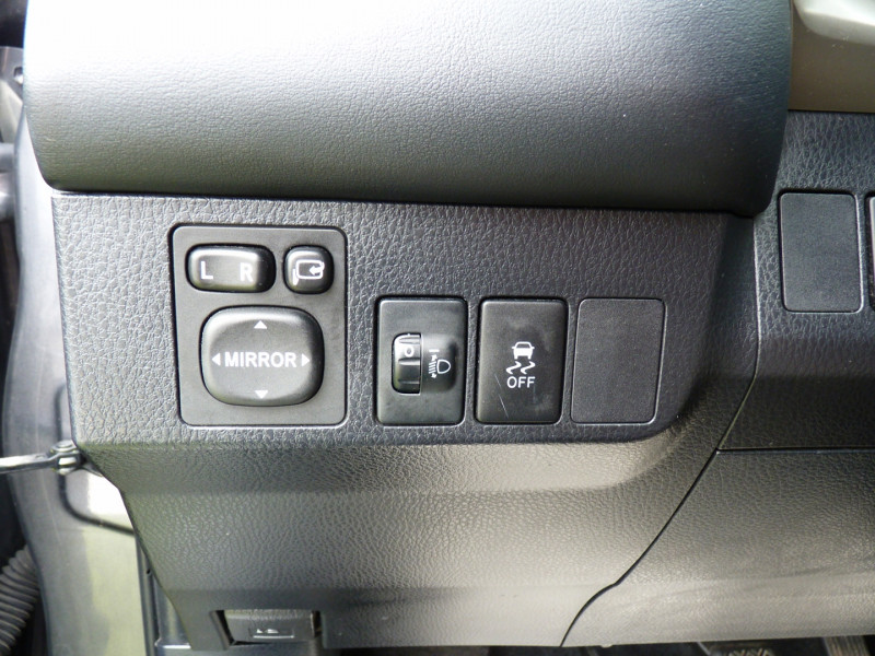 Photo 13 de l'offre de TOYOTA RAV4 124 D-4D LIFE 2WD à 13490€ chez Vent d'ouest automobiles