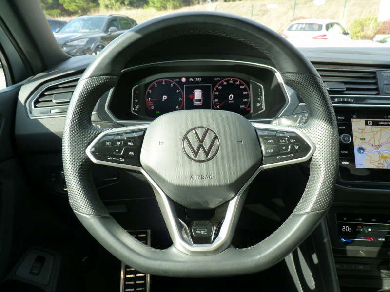 Photo 8 de l'offre de VOLKSWAGEN TIGUAN 1.5 TSI 150CH R-LINE EXCLUSIVE DSG7 à 43900€ chez Vent d'ouest automobiles