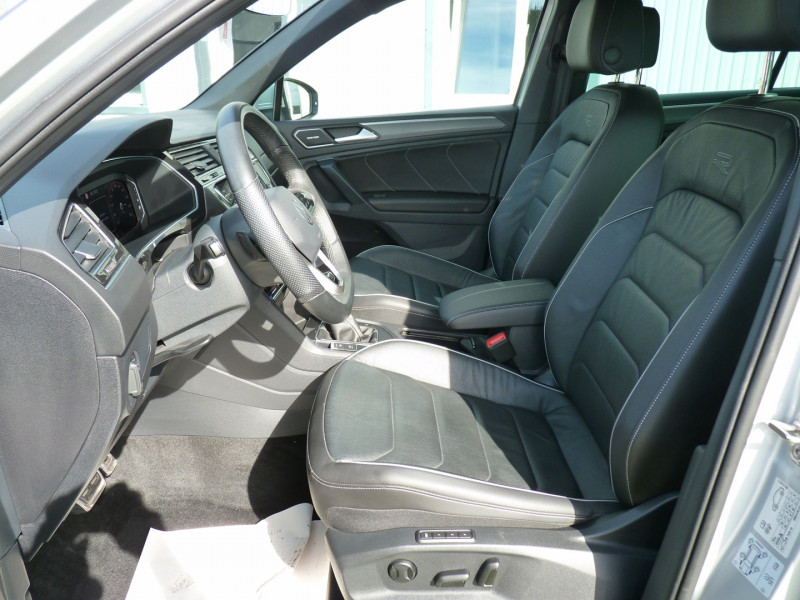 Photo 5 de l'offre de VOLKSWAGEN TIGUAN 1.5 TSI 150CH R-LINE EXCLUSIVE DSG7 à 43900€ chez Vent d'ouest automobiles