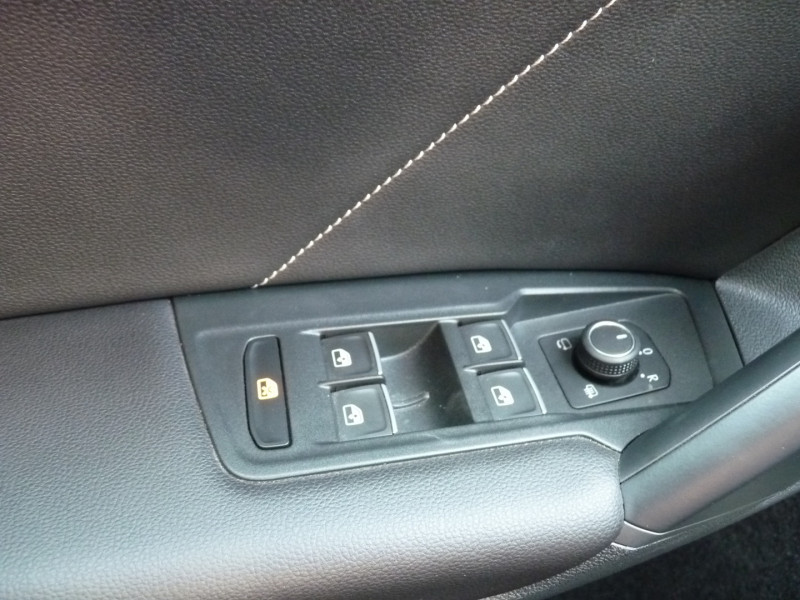 Photo 14 de l'offre de VOLKSWAGEN TIGUAN 1.5 TSI 150CH R-LINE EXCLUSIVE DSG7 à 43900€ chez Vent d'ouest automobiles