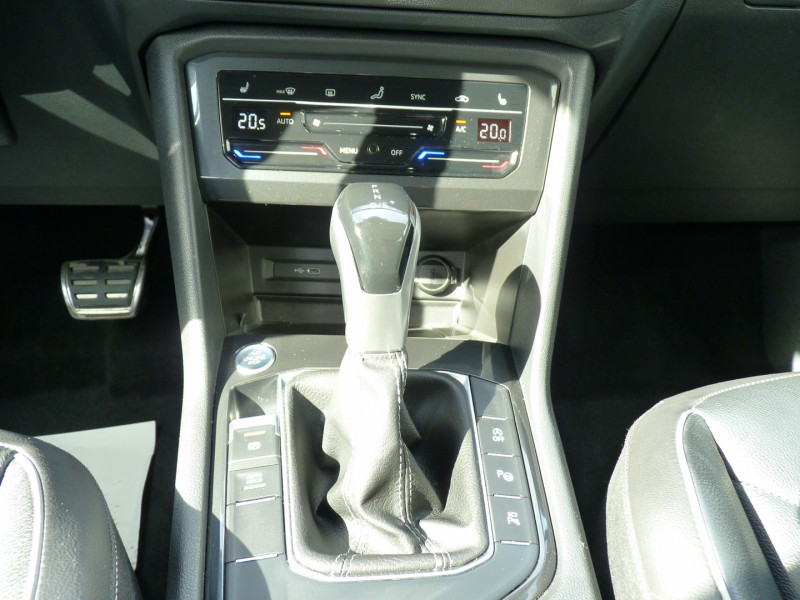 Photo 11 de l'offre de VOLKSWAGEN TIGUAN 1.5 TSI 150CH R-LINE EXCLUSIVE DSG7 à 43900€ chez Vent d'ouest automobiles