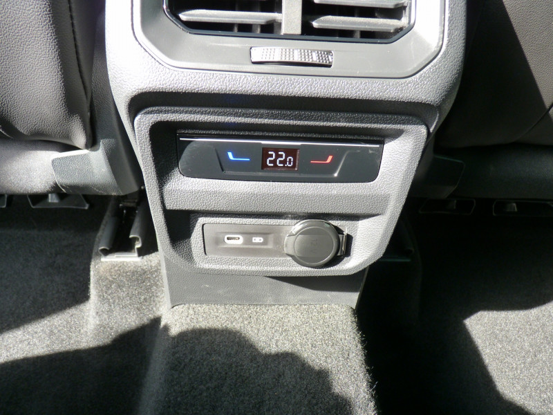 Photo 12 de l'offre de VOLKSWAGEN TIGUAN 1.5 TSI 150CH R-LINE EXCLUSIVE DSG7 à 43900€ chez Vent d'ouest automobiles
