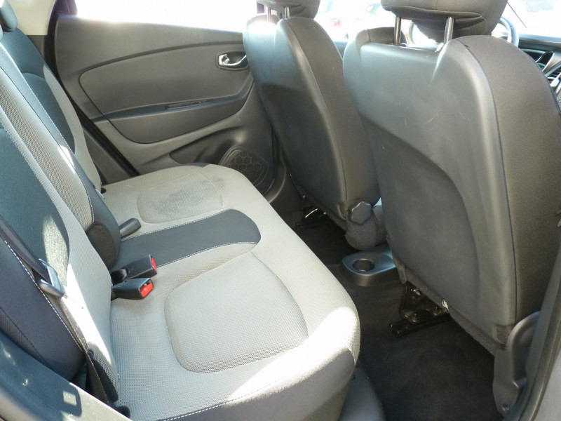 Photo 6 de l'offre de RENAULT CAPTUR 1.5 DCI 90CH BUSINESS ECOÂ² EDC à 11990€ chez Vent d'ouest automobiles