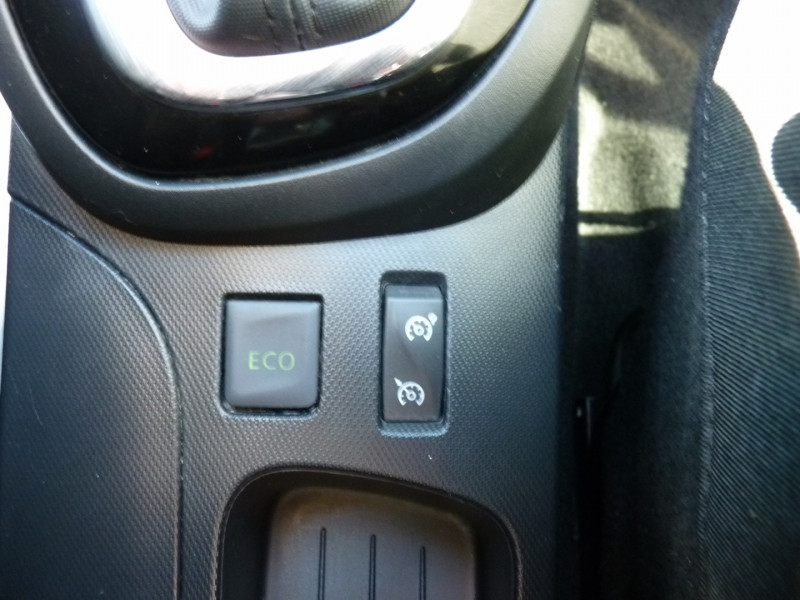 Photo 11 de l'offre de RENAULT CAPTUR 1.5 DCI 90CH BUSINESS ECOÂ² EDC à 11990€ chez Vent d'ouest automobiles