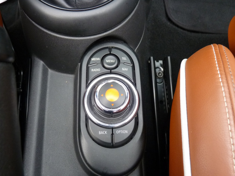 Photo 11 Mini CABRIO COOPER D 116CH CHILI Diesel GRIS CLAIR METAL en vente chez Vent d'ouest automobiles Photo 11 de l'offre de MINI CABRIO COOPER D 116CH CHILI à 16990€ chez Vent d'ouest automobiles