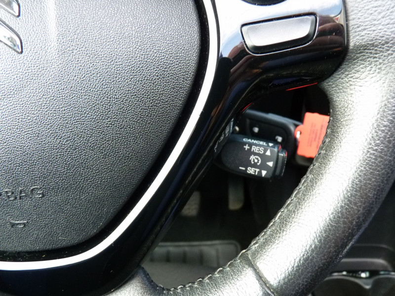 Photo 9 Citroen C1 AIRSCAPE VTI 72 SHINE 5P Essence VERT CLAIR METAL en vente chez Vent d'ouest automobiles Photo 9 de l'offre de CITROEN C1 AIRSCAPE VTI 72 SHINE 5P à 8990€ chez Vent d'ouest automobiles