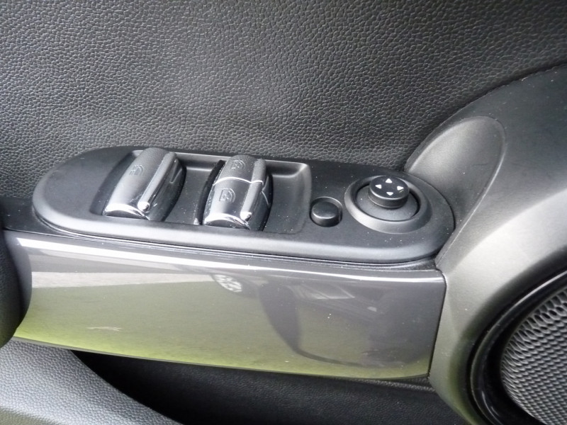 Photo 13 Mini CABRIO COOPER D 116CH CHILI Diesel GRIS CLAIR METAL en vente chez Vent d'ouest automobiles Photo 13 de l'offre de MINI CABRIO COOPER D 116CH CHILI à 16990€ chez Vent d'ouest automobiles