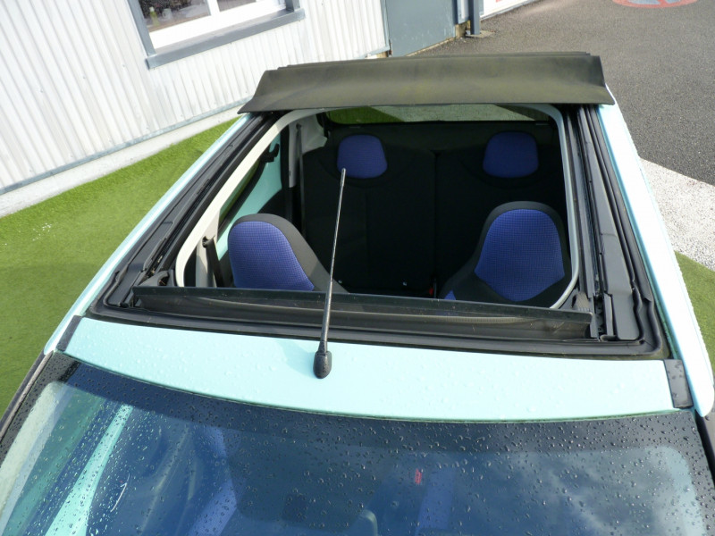 Photo 15 Citroen C1 AIRSCAPE VTI 72 SHINE 5P Essence VERT CLAIR METAL en vente chez Vent d'ouest automobiles Photo 15 de l'offre de CITROEN C1 AIRSCAPE VTI 72 SHINE 5P à 8990€ chez Vent d'ouest automobiles