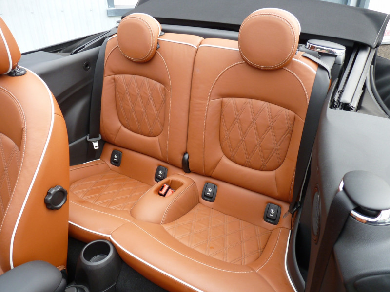 Photo 6 Mini CABRIO COOPER D 116CH CHILI Diesel GRIS CLAIR METAL en vente chez Vent d'ouest automobiles Photo 6 de l'offre de MINI CABRIO COOPER D 116CH CHILI à 16990€ chez Vent d'ouest automobiles