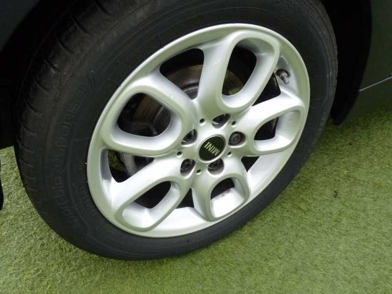 Photo 16 Mini CABRIO COOPER D 116CH CHILI Diesel GRIS CLAIR METAL en vente chez Vent d'ouest automobiles Photo 16 de l'offre de MINI CABRIO COOPER D 116CH CHILI à 16990€ chez Vent d'ouest automobiles