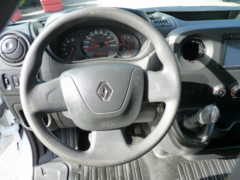 Photo 6 Renault MASTER III GRD VOL F3500 L3 2.3 DCI 170CH ENERGY 20M3 CONFORT EURO6 Diesel BLANC en vente chez Vent d'ouest automobiles Photo 6 de l'offre de RENAULT MASTER III GRD VOL F3500 L3 2.3 DCI 170CH ENERGY 20M3 CONFORT EURO6 à 18990€ chez Vent d'ouest automobiles
