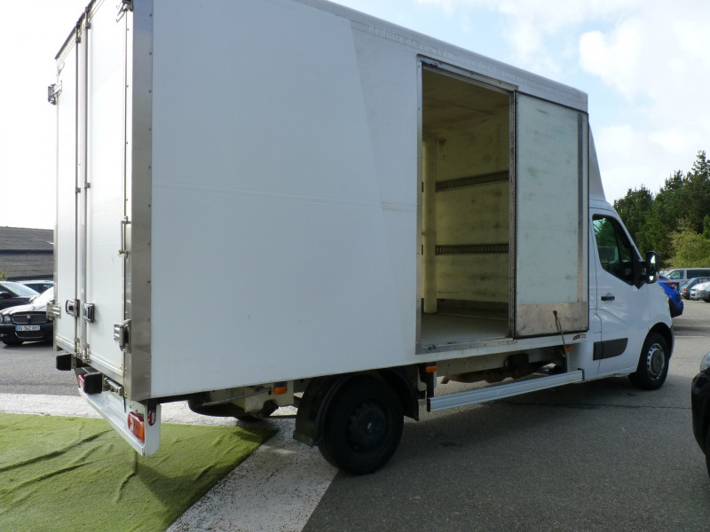 Photo 13 Renault MASTER III GRD VOL F3500 L3 2.3 DCI 170CH ENERGY 20M3 CONFORT EURO6 Diesel BLANC en vente chez Vent d'ouest automobiles Photo 13 de l'offre de RENAULT MASTER III GRD VOL F3500 L3 2.3 DCI 170CH ENERGY 20M3 CONFORT EURO6 à 18990€ chez Vent d'ouest automobiles
