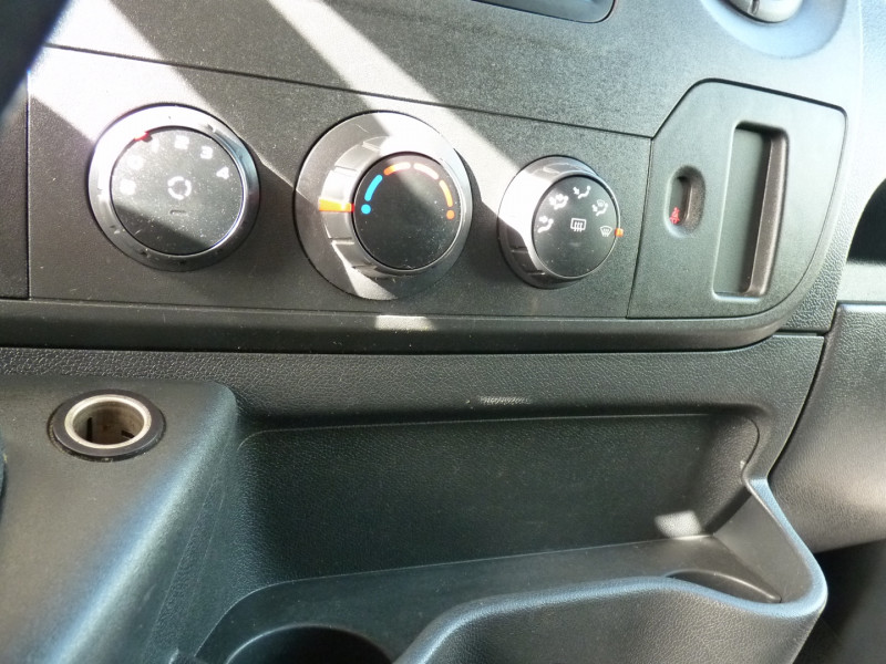 Photo 7 Renault MASTER III GRD VOL F3500 L3 2.3 DCI 170CH ENERGY 20M3 CONFORT EURO6 Diesel BLANC en vente chez Vent d'ouest automobiles Photo 7 de l'offre de RENAULT MASTER III GRD VOL F3500 L3 2.3 DCI 170CH ENERGY 20M3 CONFORT EURO6 à 18990€ chez Vent d'ouest automobiles