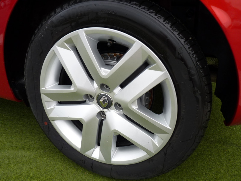 Photo 16 de l'offre de RENAULT CLIO V 1.5 BLUE DCI 100CH BUSINESS 21N à 14490€ chez Vent d'ouest automobiles