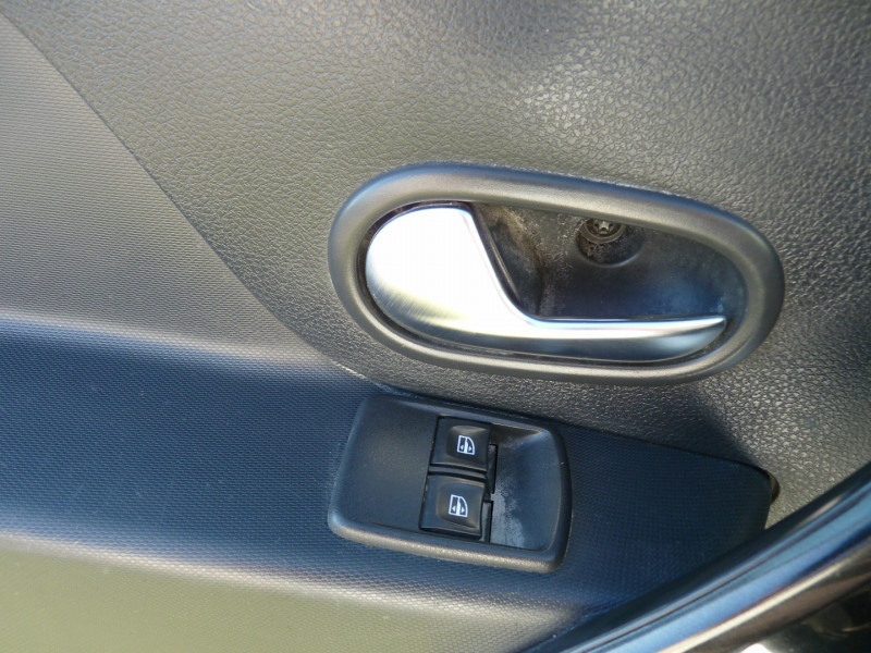 Photo 12 de l'offre de DACIA SANDERO 0.9 TCE 90CH STEPWAY -18 à 9990€ chez Vent d'ouest automobiles