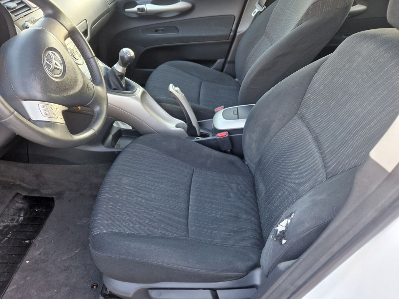 Photo 5 de l'offre de TOYOTA AURIS D-4D  90 TERRA 5P à 5890€ chez Automobile nimois