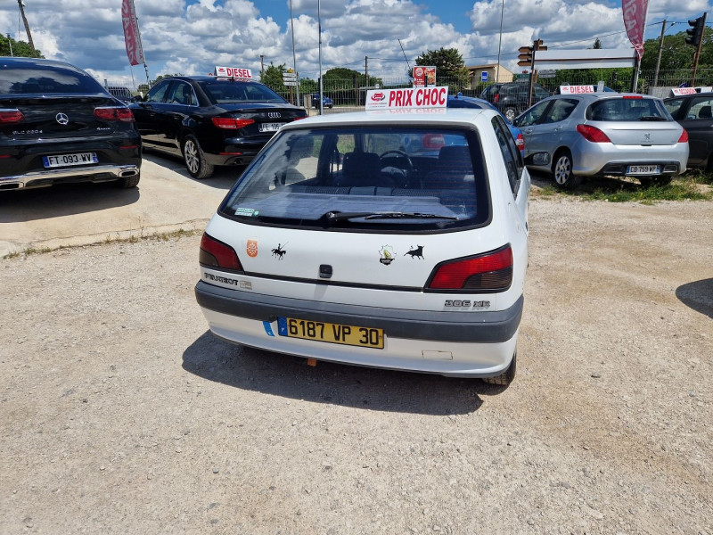 Photo 2 de l'offre de PEUGEOT 306 1.4 XR 5 PORTES à 1990€ chez Automobile nimois