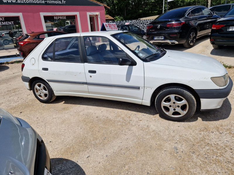 Photo 7 de l'offre de PEUGEOT 306 1.4 XR 5 PORTES à 1990€ chez Automobile nimois