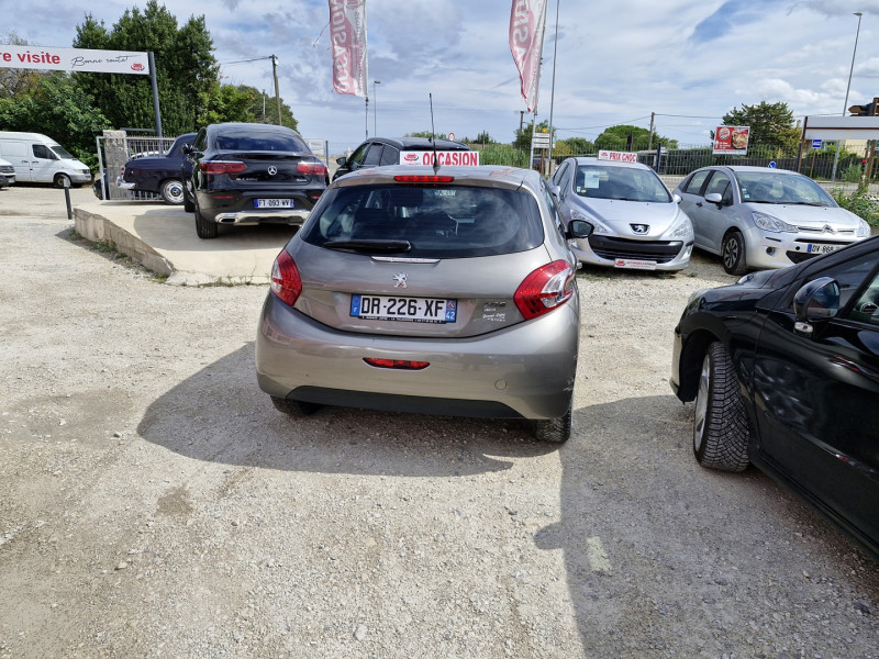 Photo 3 de l'offre de PEUGEOT 208 E-HDI  1.6L ACTIVE 4CV 5 PORTES à 6490€ chez Automobile nimois