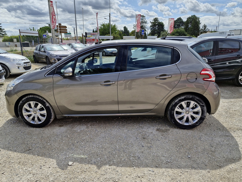 Photo 6 de l'offre de PEUGEOT 208 E-HDI  1.6L ACTIVE 4CV 5 PORTES à 6490€ chez Automobile nimois