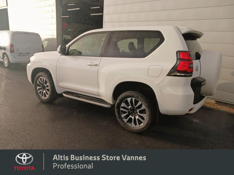 Photo 23 de l'offre de TOYOTA Land Cruiser 204 D-4D Légende BVA 3p MY22 à 65550€ chez Toyota Vannes Business Store