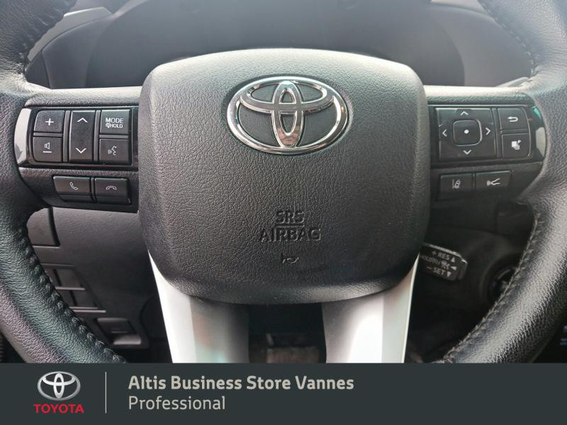 Photo 9 de l'offre de TOYOTA Hilux 2.8 D-4D X-Tra Cabine Lounge 4WD BVA RC23 à 42990€ chez Toyota Vannes Business Store
