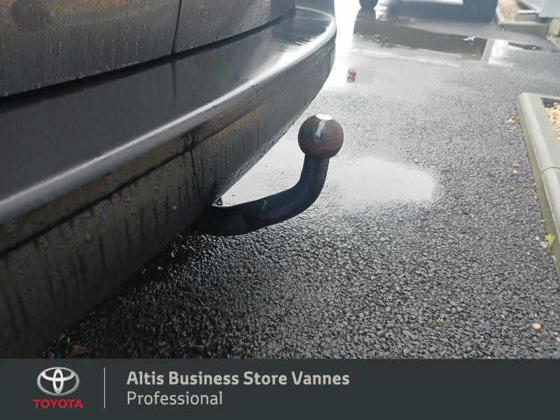Photo 17 de l'offre de TOYOTA PROACE Combi Medium 1.5 120 D-4D Dynamic RC18 à 30990€ chez Toyota Vannes Business Store