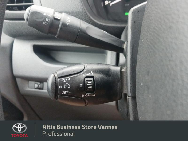Photo 18 de l'offre de TOYOTA PROACE Combi Medium 1.5 120 D-4D Dynamic RC18 à 30990€ chez Toyota Vannes Business Store