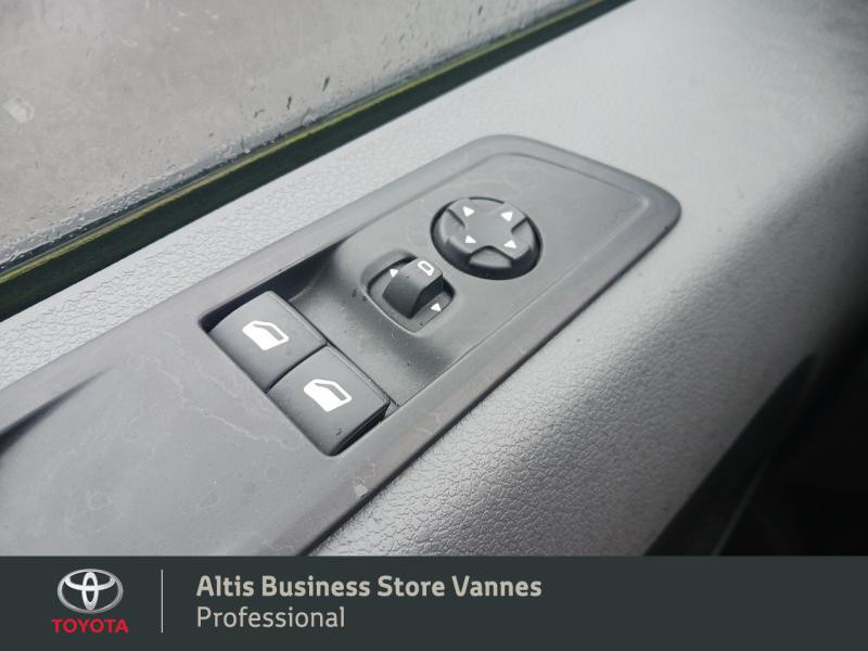 Photo 19 de l'offre de TOYOTA PROACE Combi Medium 1.5 120 D-4D Dynamic RC18 à 30990€ chez Toyota Vannes Business Store