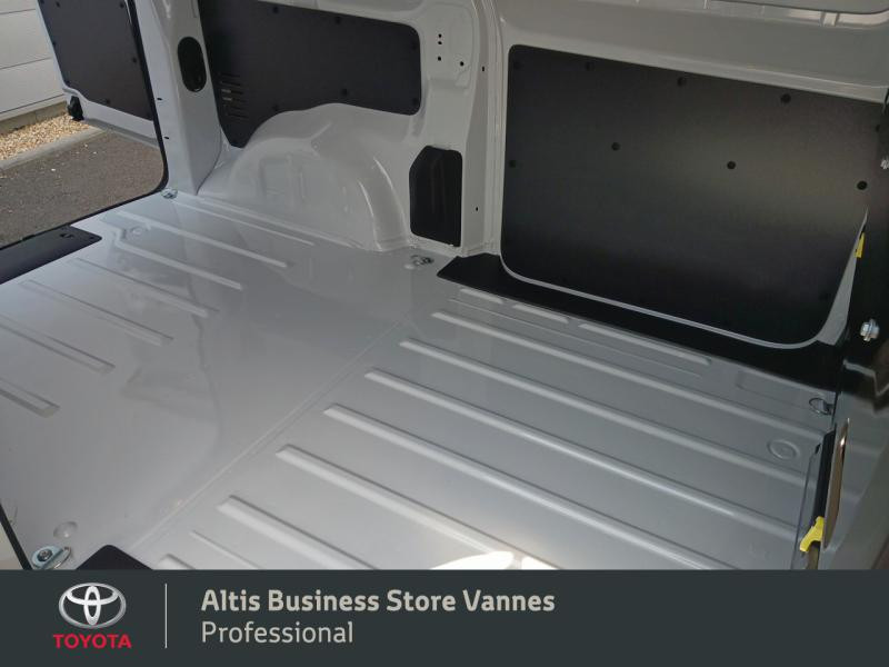 Photo 11 de l'offre de TOYOTA PROACE Medium 1.5 D-4D 120 Business RC21 à 30890€ chez Toyota Vannes Business Store