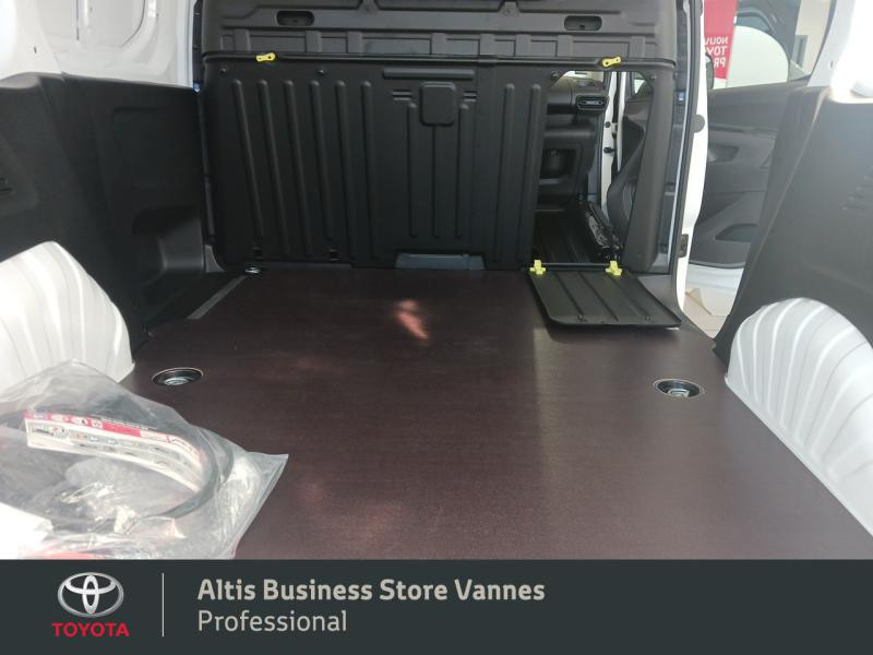 Photo 12 de l'offre de TOYOTA PROACE CITY Electric Medium 50 kWh Business à 30900€ chez Toyota Vannes Business Store