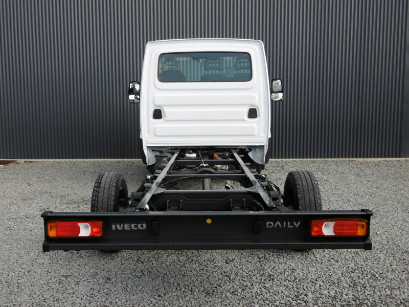 Photo 5 de l'offre de IVECO DAILY CHASSIS CAB 35S18 EMP 4100 à 46920€ chez Actuel Auto Import