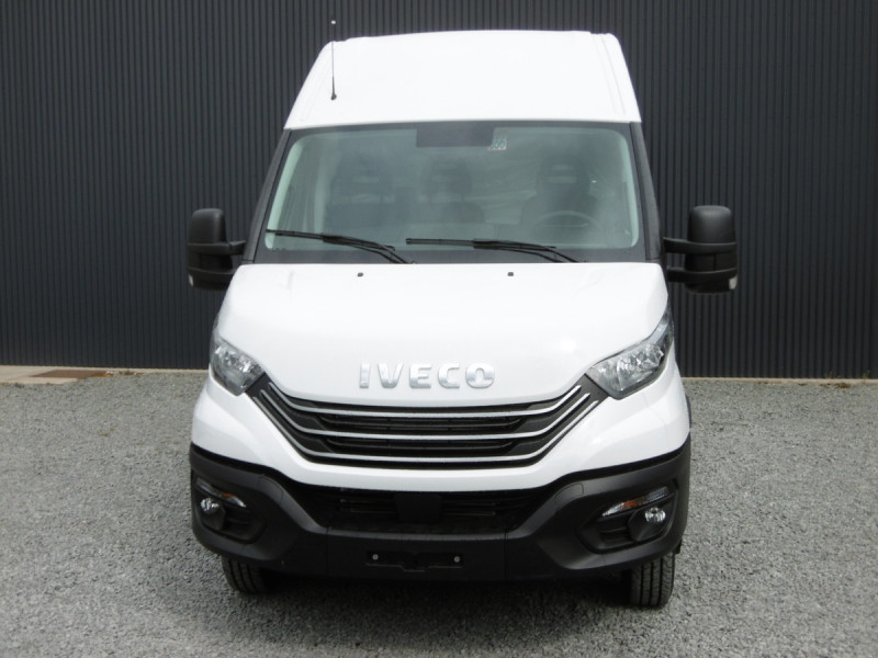 Photo 5 de l'offre de IVECO DAILY FOURGON 35C18 RJ EMPATTEMENT 4100 H2 à 58650€ chez Actuel Auto Import