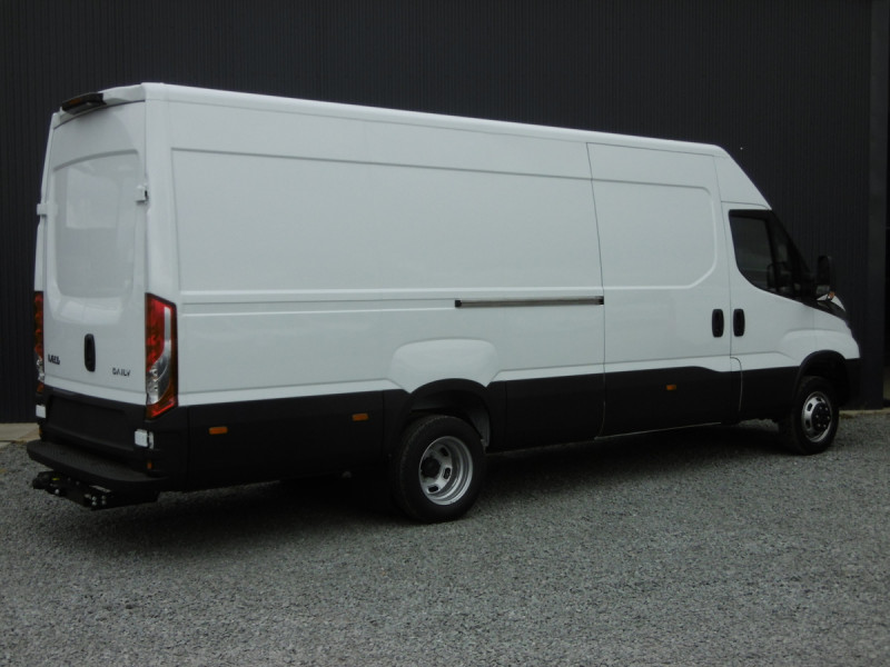 Photo 2 de l'offre de IVECO DAILY FOURGON 35C18 RJ EMPATTEMENT 4100 H2 à 58650€ chez Actuel Auto Import