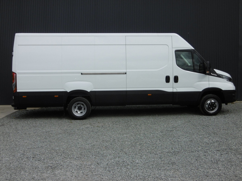 Photo 3 de l'offre de IVECO DAILY FOURGON 35C18 RJ EMPATTEMENT 4100 H2 à 58650€ chez Actuel Auto Import