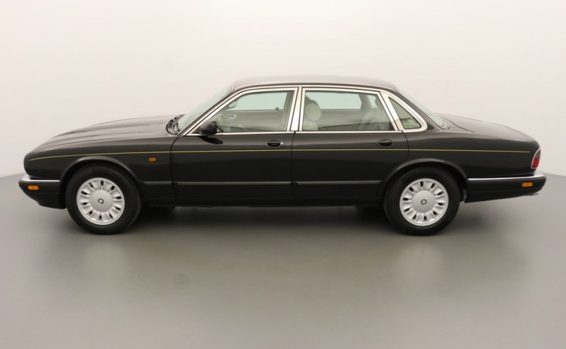 Photo 4 de l'offre de JAGUAR XJ6 Sovereign à 39675€ chez Actuel Auto Import