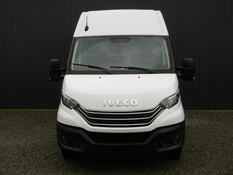 Photo 5 de l'offre de IVECO DAILY FOURGON 35C18 RJ EMPATTEMENT 3520L H2 à 58650€ chez Actuel Auto Import