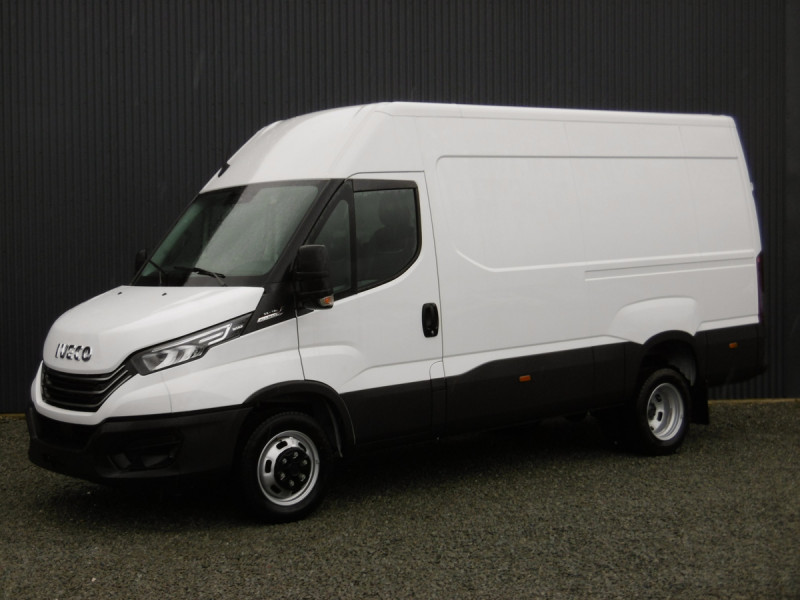 Photo 1 de l'offre de IVECO DAILY FOURGON 35C18 RJ EMPATTEMENT 3520L H2 à 58650€ chez Actuel Auto Import