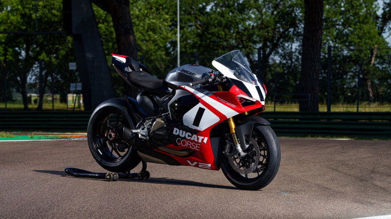 Ducati PANIGALE V2 SUPERQUADRO FINAL EDITION ESSENCE RED/WHITE/GREY/BLACK Occasion à vendre