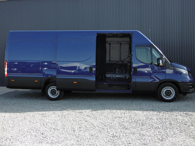 Photo 4 de l'offre de IVECO DAILY FOURGON 35S18 EMPATTEMENT 4100L H2 à 48286€ chez Actuel Auto Import