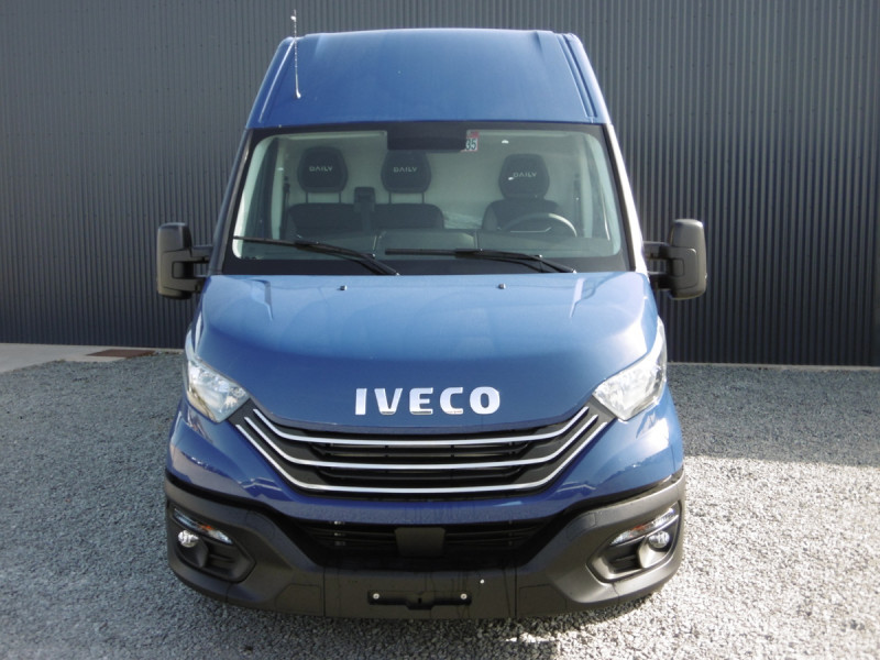 Photo 5 de l'offre de IVECO DAILY FOURGON 35S18 EMPATTEMENT 4100L H2 à 48286€ chez Actuel Auto Import