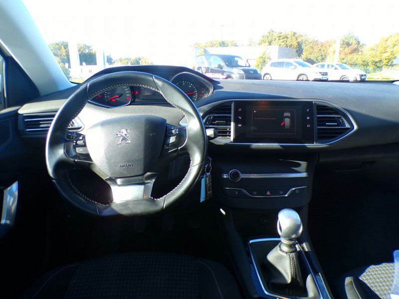 Photo 7 de l'offre de PEUGEOT 308 1.5 BLUEHDI 100CH E6.C S&S STYLE à 13490€ chez Mézière Automobiles