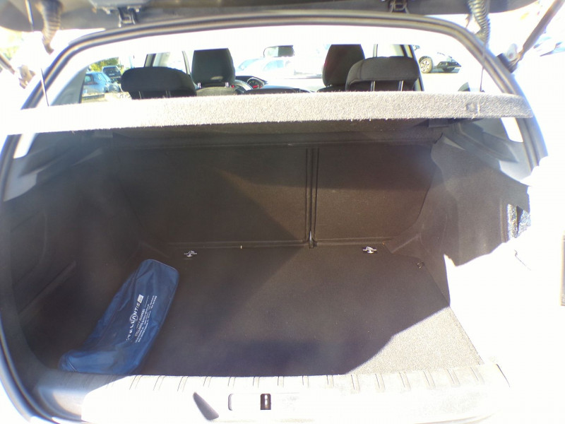 Photo 5 de l'offre de PEUGEOT 308 1.5 BLUEHDI 100CH E6.C S&S STYLE à 13490€ chez Mézière Automobiles