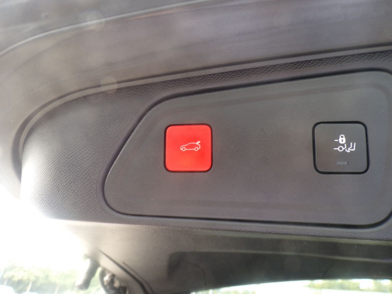 Photo 6 de l'offre de PEUGEOT 3008 1.5 BLUEHDI 130CH S&S GT EAT8 à 25990€ chez Mézière Automobiles