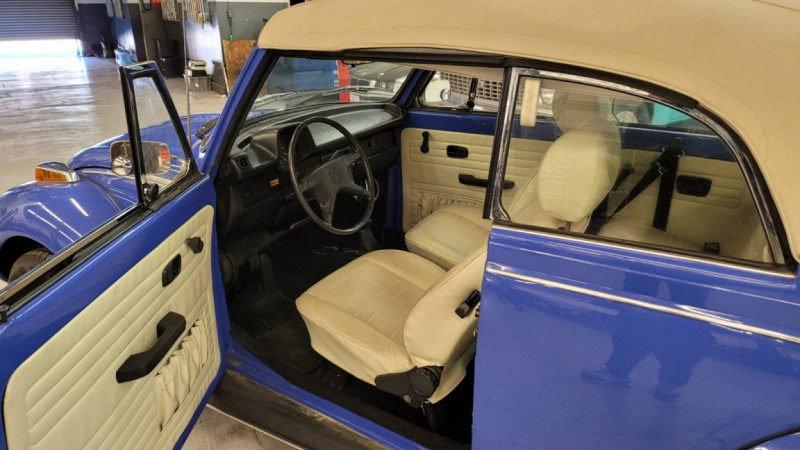 Photo 3 de l'offre de VOLKSWAGEN COCCINELLE 1303 convertible BLUE à 26990€ chez Centrale auto marché Périgueux