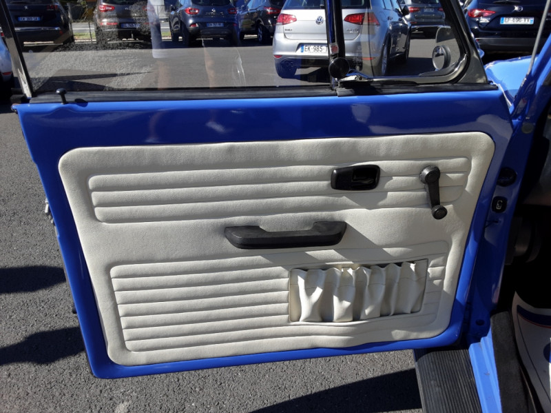 Photo 16 de l'offre de VOLKSWAGEN COCCINELLE 1303 convertible karman BLUE à 26990€ chez Centrale auto marché Périgueux