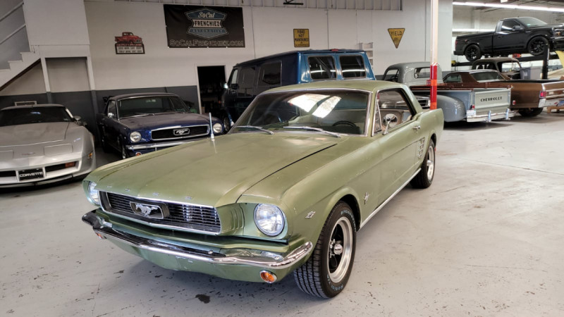 Ford MUSTANG COUPE VERT CLAIR 1966 CODE C Essence sans plomb  Occasion à vendre